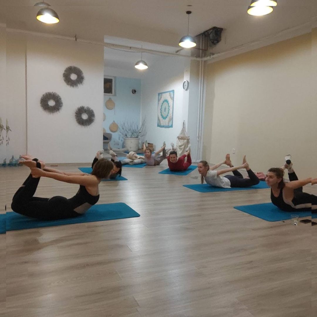 Йога-Студії та Викладачі